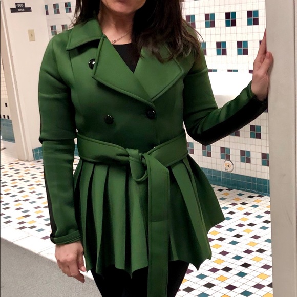 SOLD!! 1 Left! Fall Hunter Green & Black Jacket - Picture 4 of 4